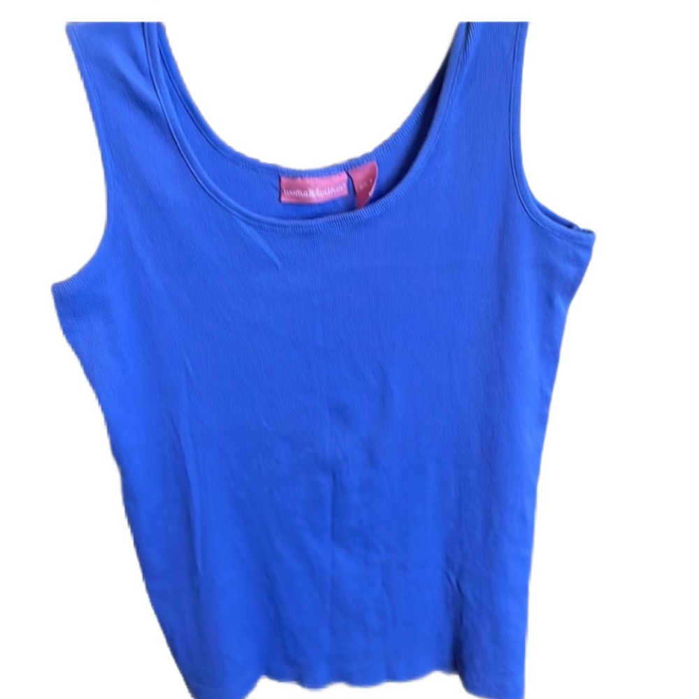 Woman within blue ribbed tank size 1x